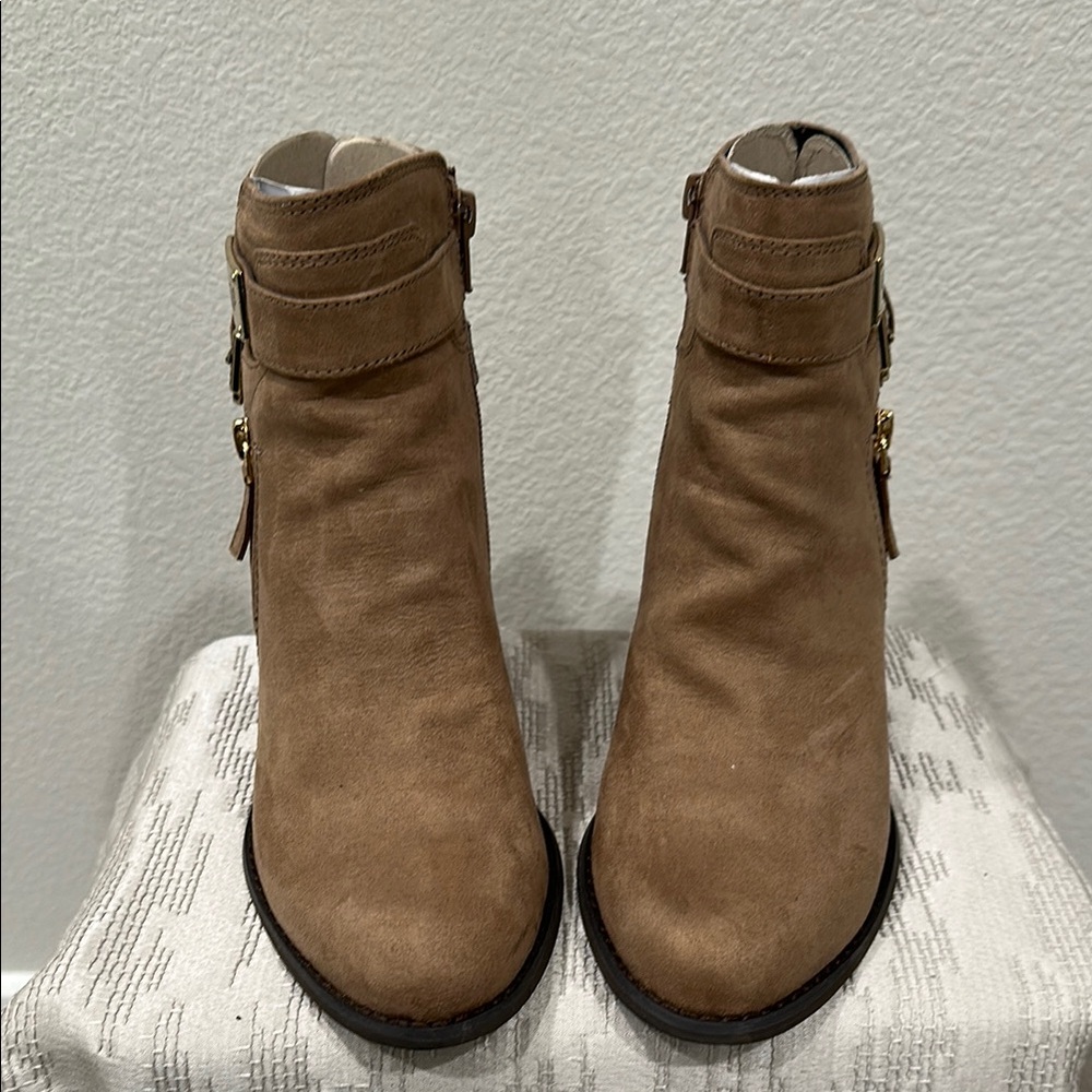 Women's Tan Ankle Boots
Excellent condition